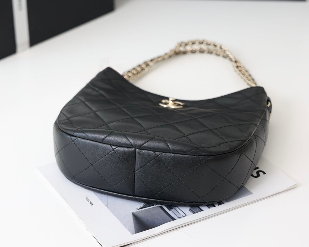 Chanel HOBO HANDBAG 2022