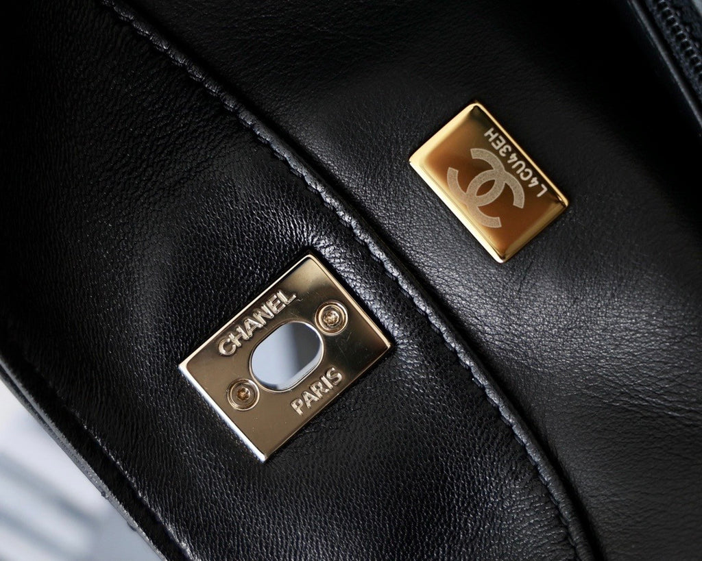 Chanel HOBO HANDBAG 2022