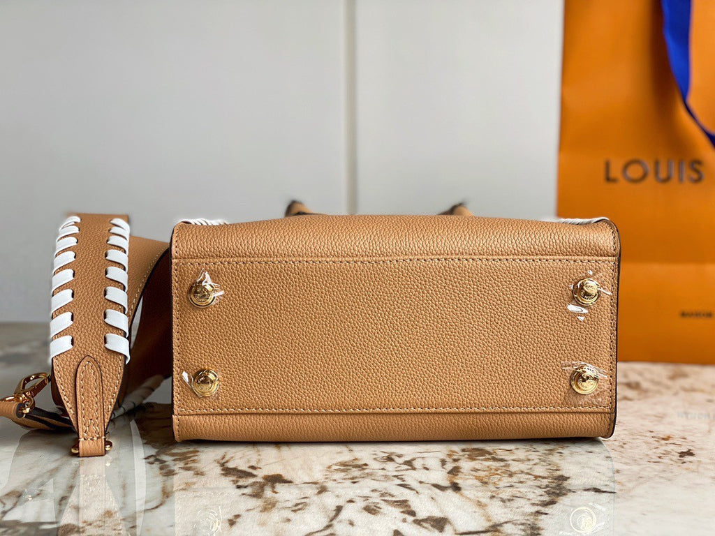 Louis Vuitton M21585 On My Side PM