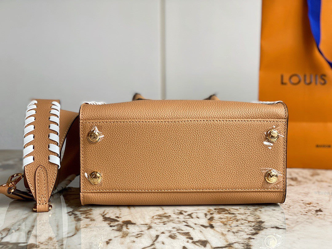 Louis Vuitton M21585 On My Side PM