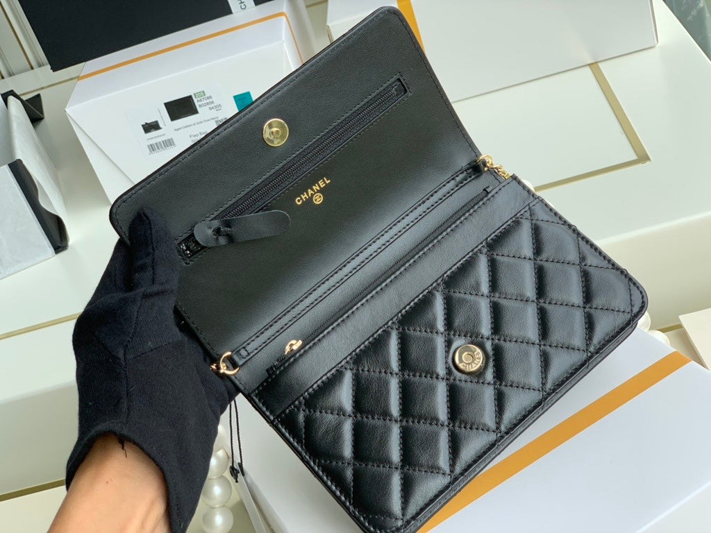 Chanel Clutch With Pearl Chain Black