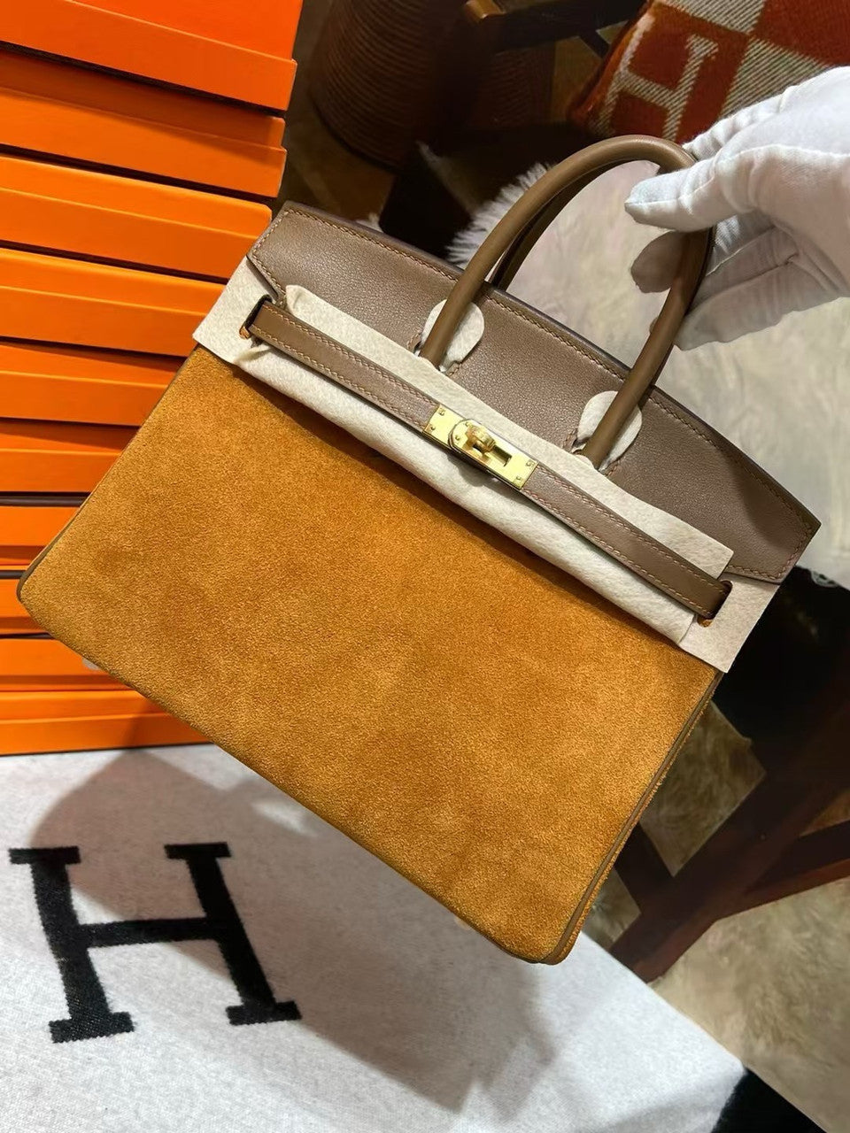 HERMÈS BIRKIN 25 GOLD VEAU DOBLIS SUEDE AND SWIFT LEATHER WITH GOLD HARDWARE Hermes