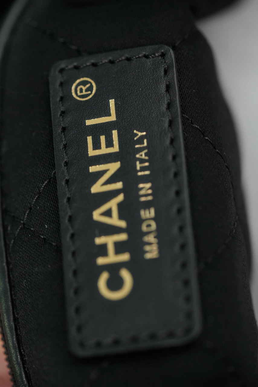 CHANEL 22 HANDBAG Caviar Black with Gold Hardware Medium SS 2024