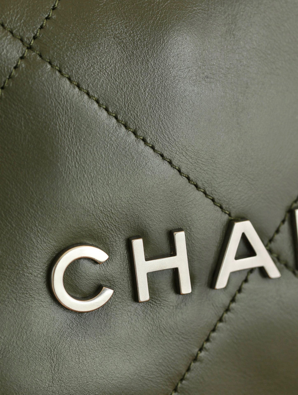 CHANEL 22 HANDBAG Olive Medium SS 2023