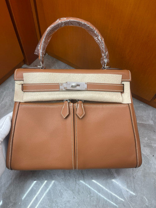 Hermes LIMITED EDITION GOLD SWIFT LEATHER LAKIS KELLY 28 WITH PALLADIUM HARDWARE