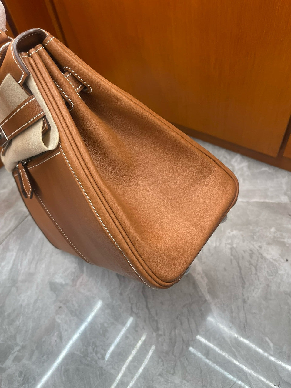Hermes LIMITED EDITION GOLD SWIFT LEATHER LAKIS KELLY 28 WITH PALLADIUM HARDWARE
