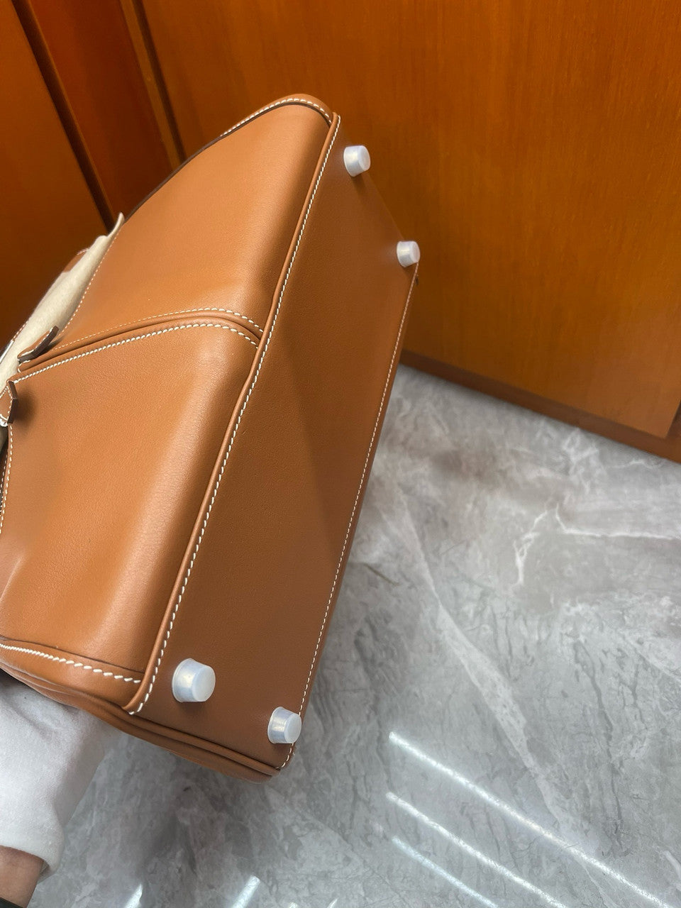 Hermes LIMITED EDITION GOLD SWIFT LEATHER LAKIS KELLY 28 WITH PALLADIUM HARDWARE