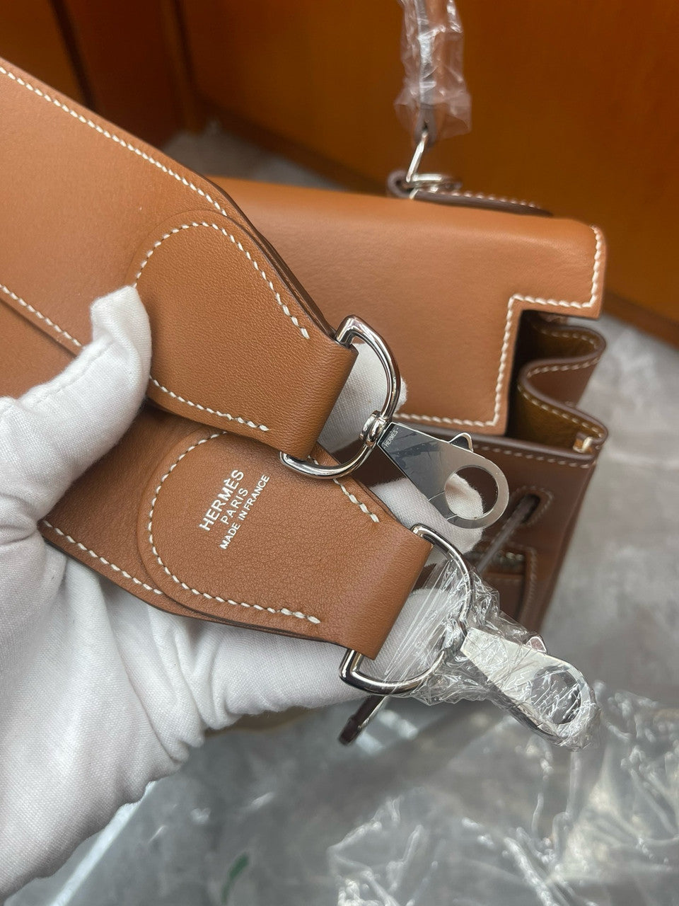 Hermes LIMITED EDITION GOLD SWIFT LEATHER LAKIS KELLY 28 WITH PALLADIUM HARDWARE