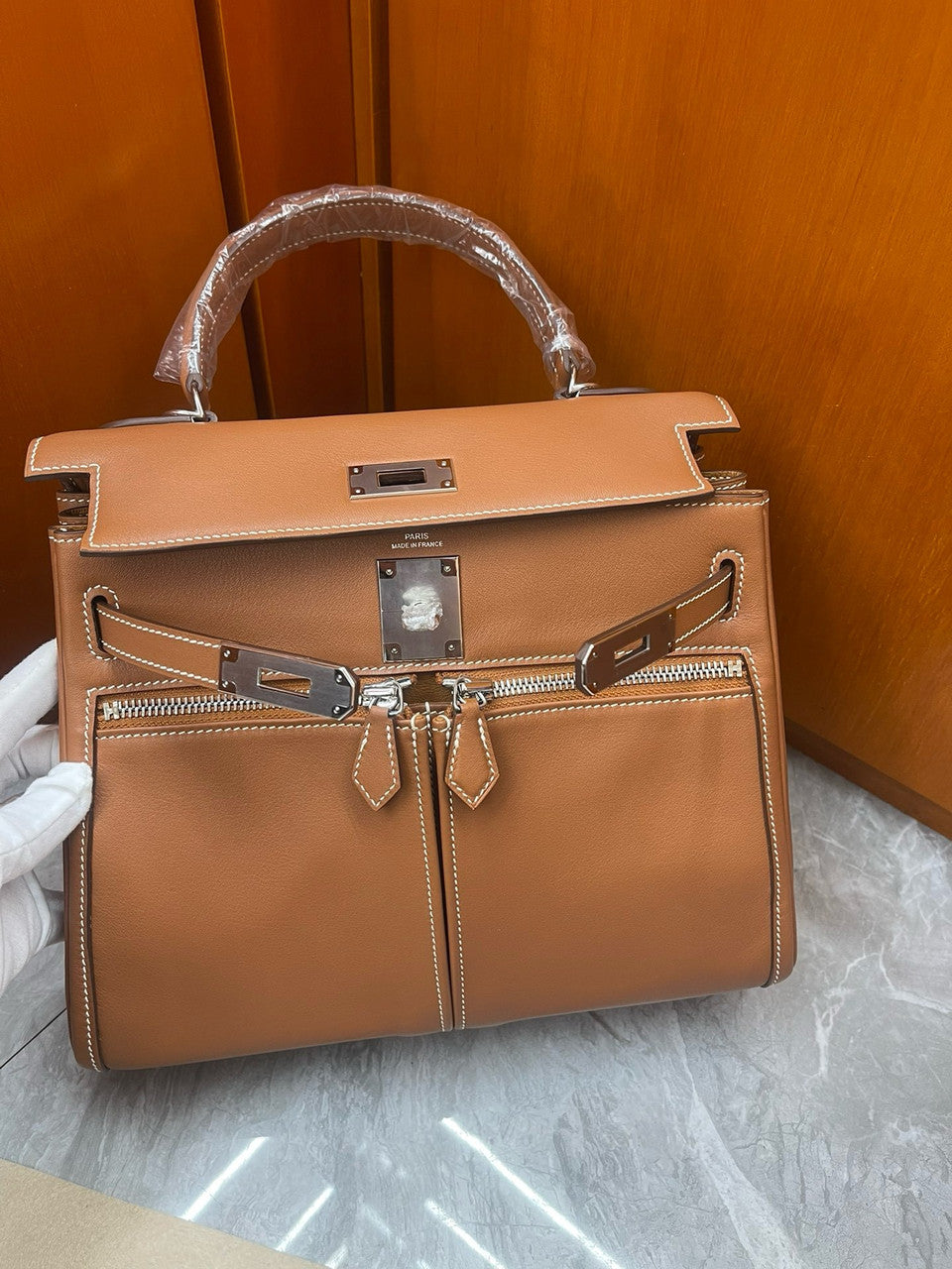 Hermes LIMITED EDITION GOLD SWIFT LEATHER LAKIS KELLY 28 WITH PALLADIUM HARDWARE