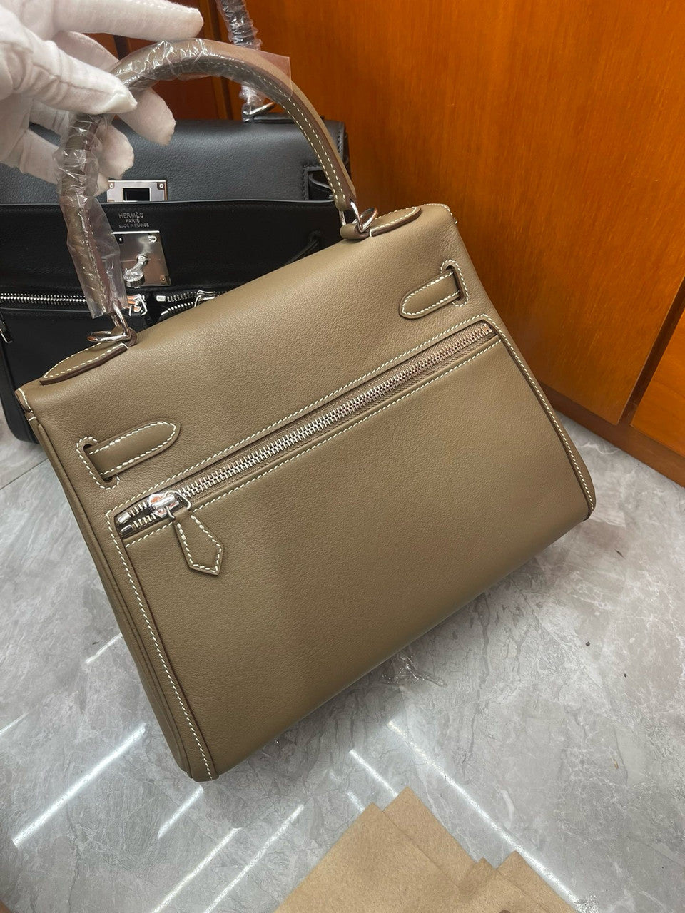Hermes LIMITED EDITION ETOUPE SWIFT LEATHER LAKIS KELLY 28 WITH PALLADIUM HARDWARE