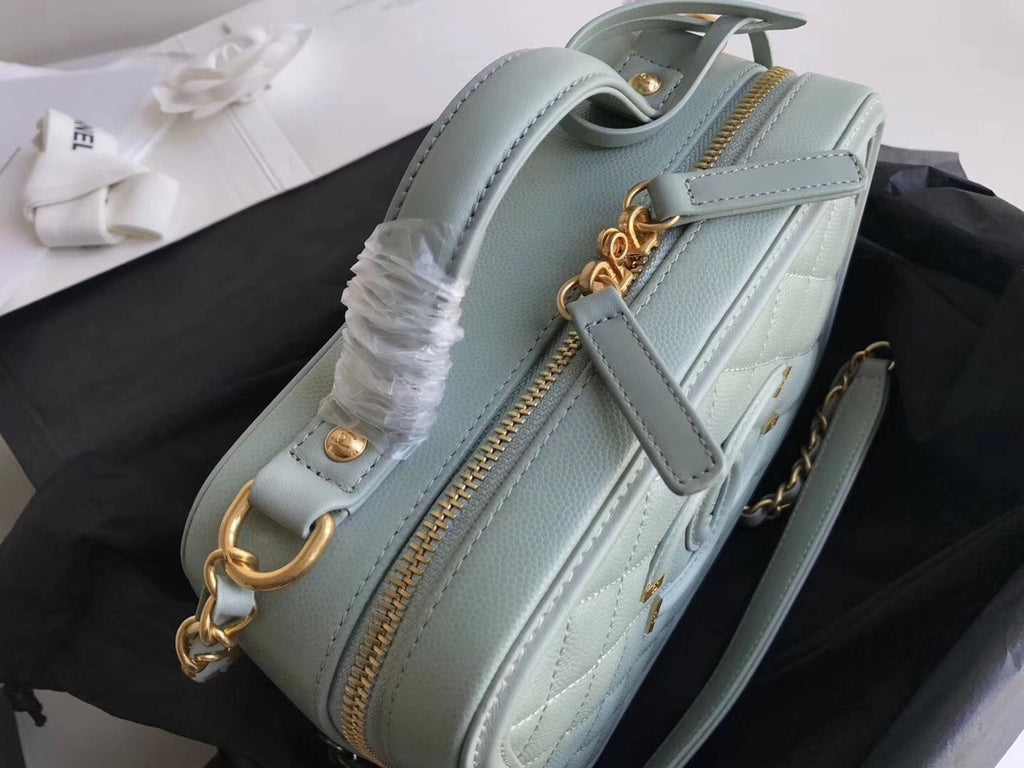 CHANEL Medium Vanity Case Grained Calfskin Mint