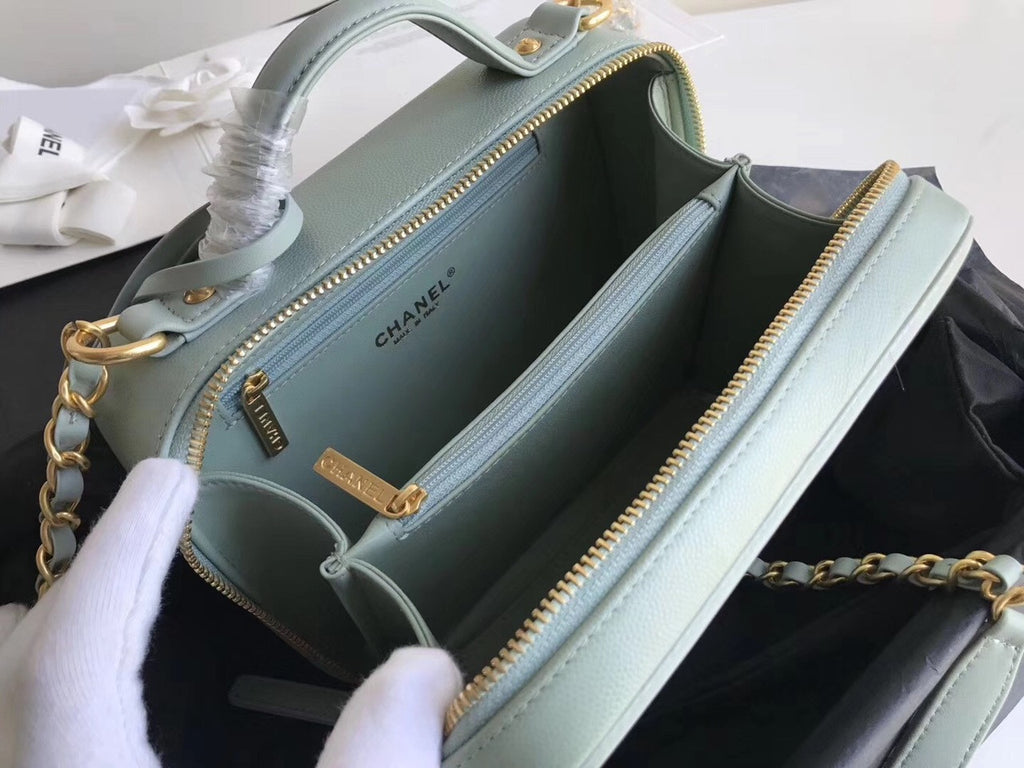 CHANEL Medium Vanity Case Grained Calfskin Mint