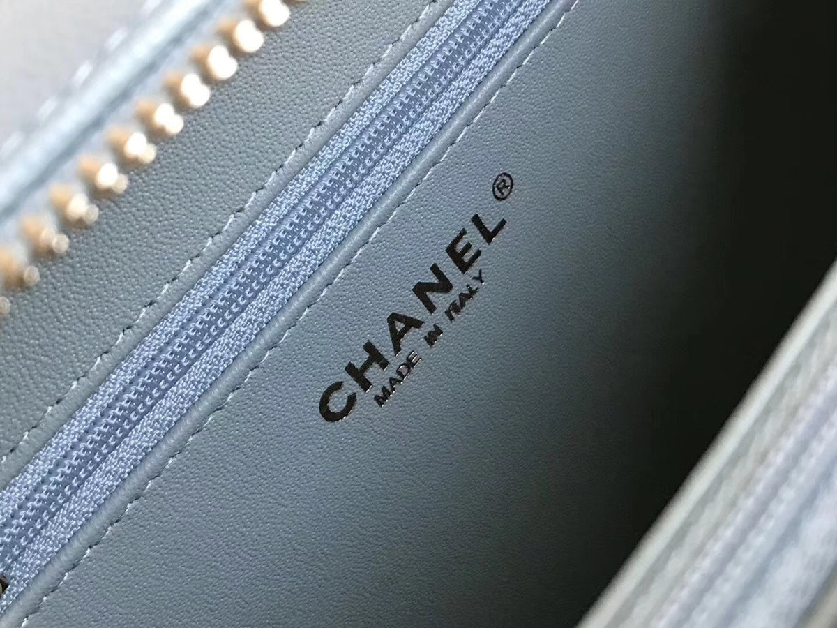 CHANEL Medium Vanity Case Grained Calfskin Mint