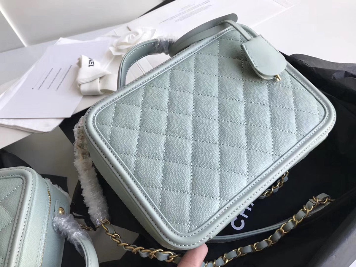 CHANEL Medium Vanity Case Grained Calfskin Mint