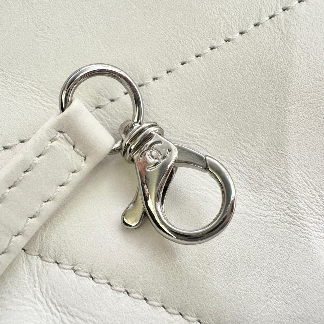 Chanel  22 MEDIUM HANDBAG WHITE WITH Rainbow Metal SS2024
