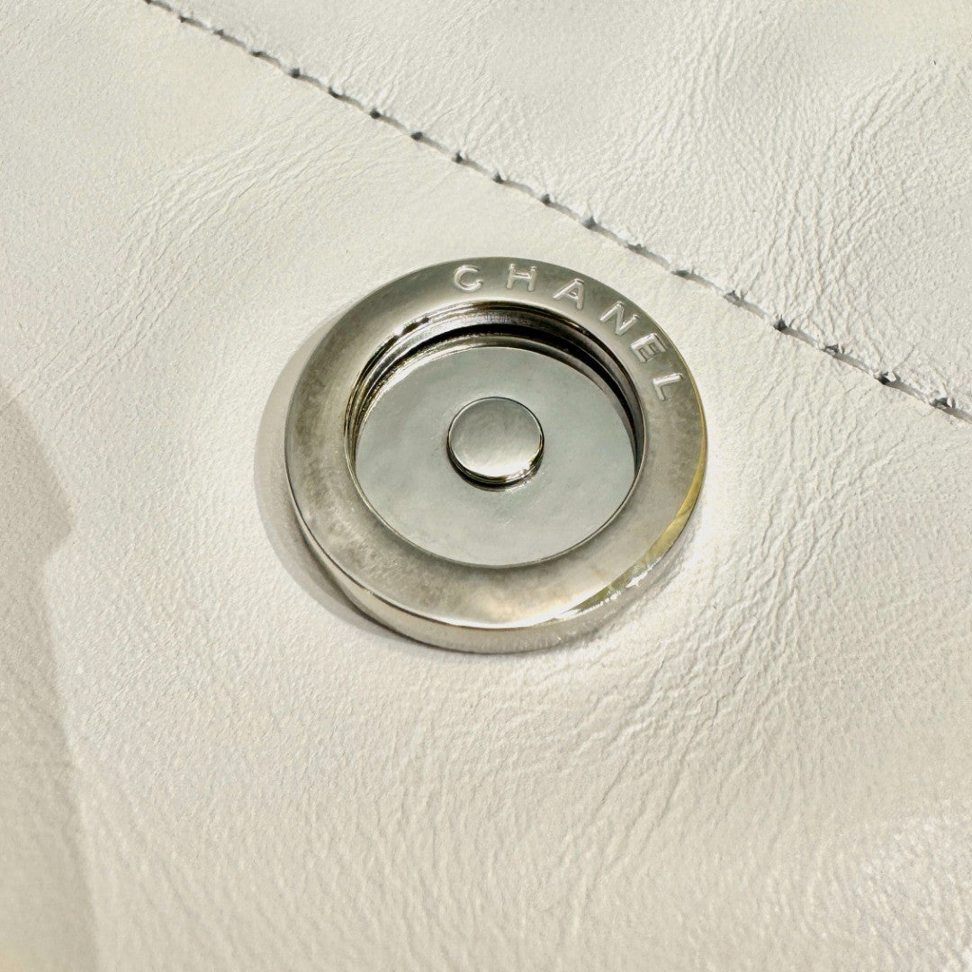 Chanel  22 MEDIUM HANDBAG WHITE WITH Rainbow Metal SS2024