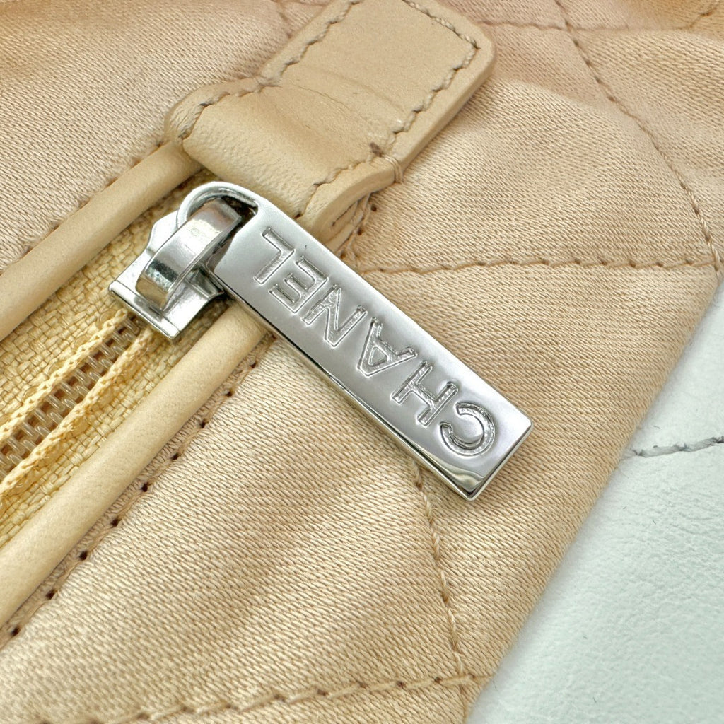 Chanel  22 MEDIUM HANDBAG WHITE WITH Rainbow Metal SS2024