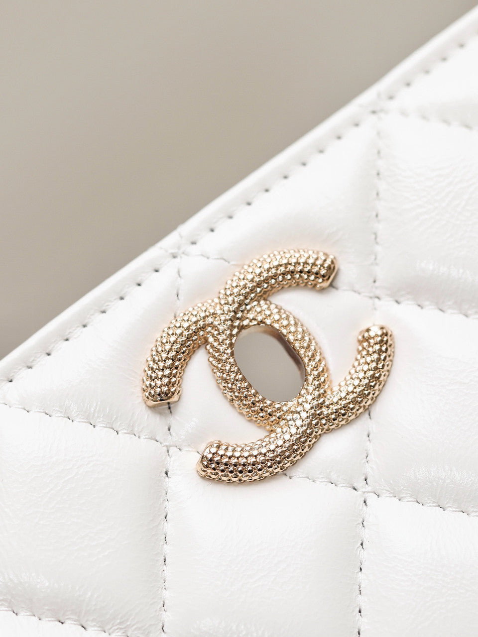 Chanel Imitation Pearls CLUTCH WITH CHAIN SS2024 WHITE
