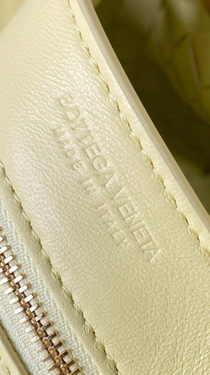 Bottega  Veneta Small Andiamo Bag White