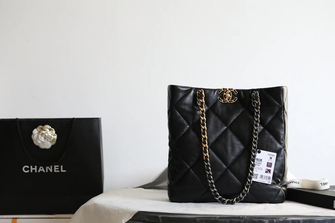 CHANEL 19 SHOPPING BAG 2022