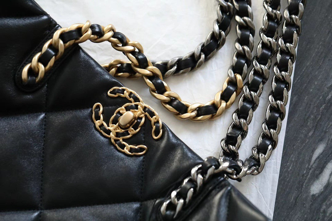 CHANEL 19 SHOPPING BAG 2022