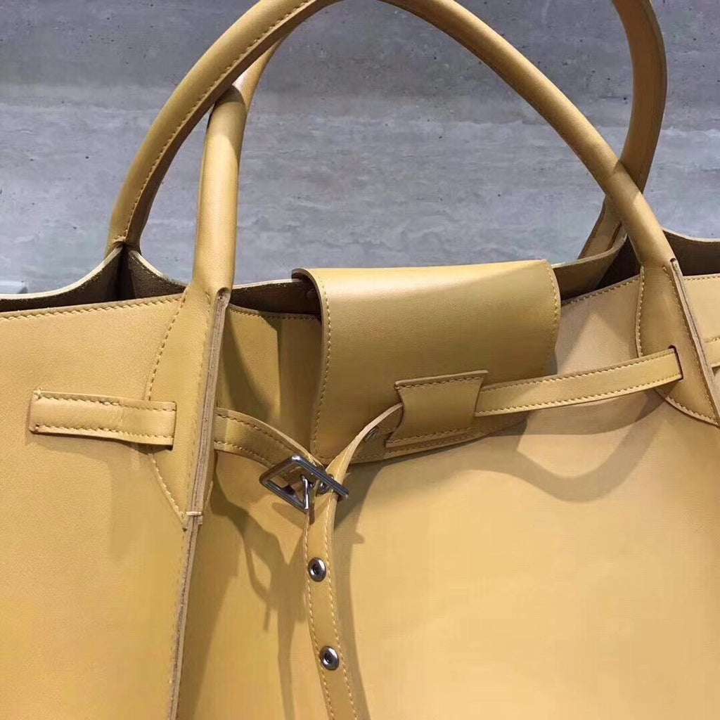 Celine MEDIUM BIG BAG WITH LONG STRAP IN SUPPLE GRAINED CALFSKIN HONEY