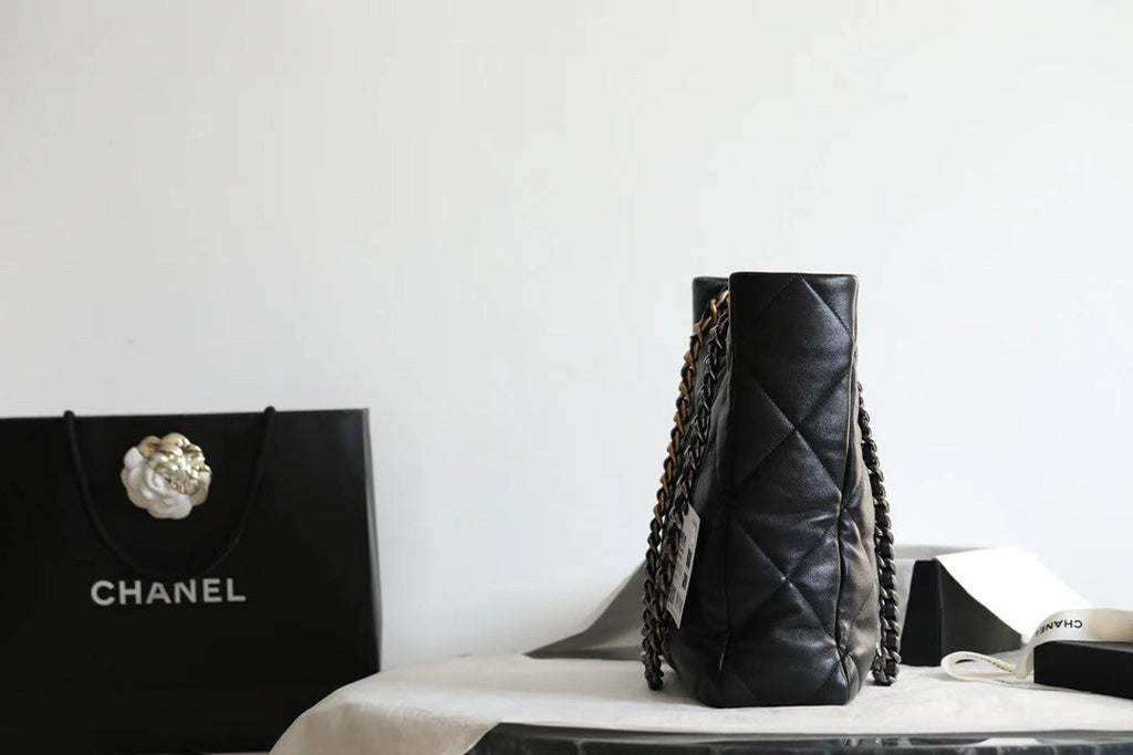 CHANEL 19 SHOPPING BAG 2022