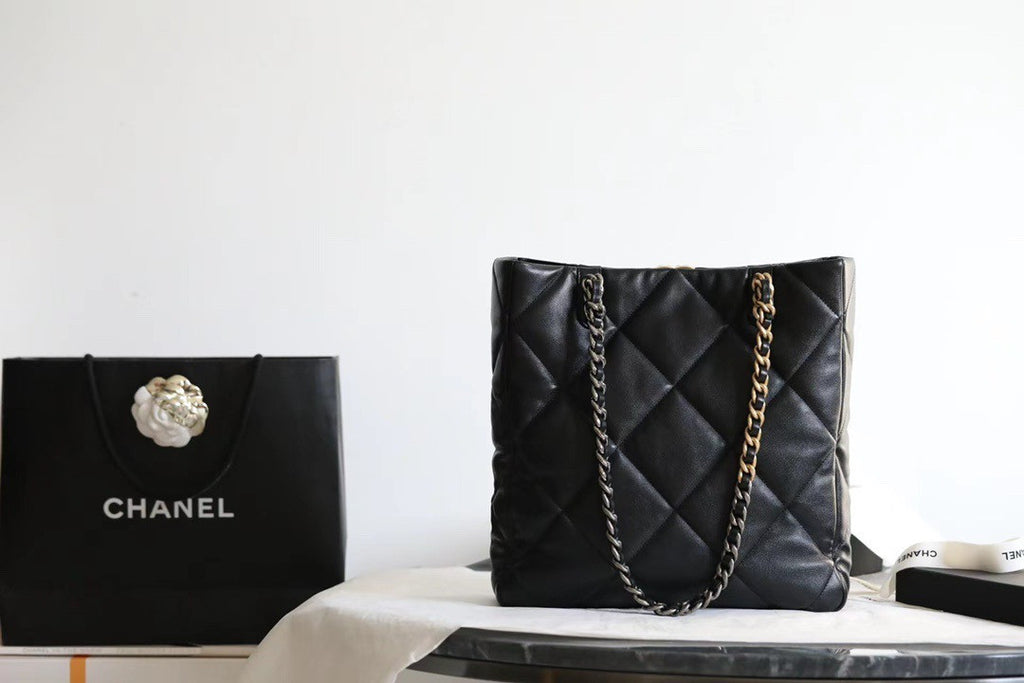 CHANEL 19 SHOPPING BAG 2022