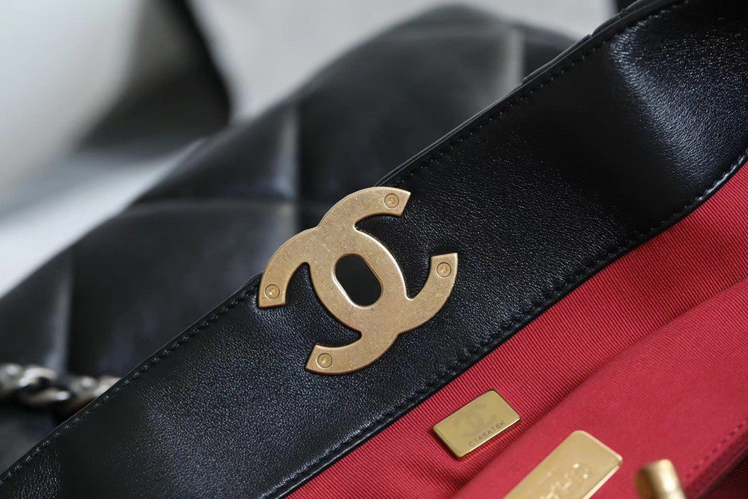CHANEL 19 SHOPPING BAG 2022