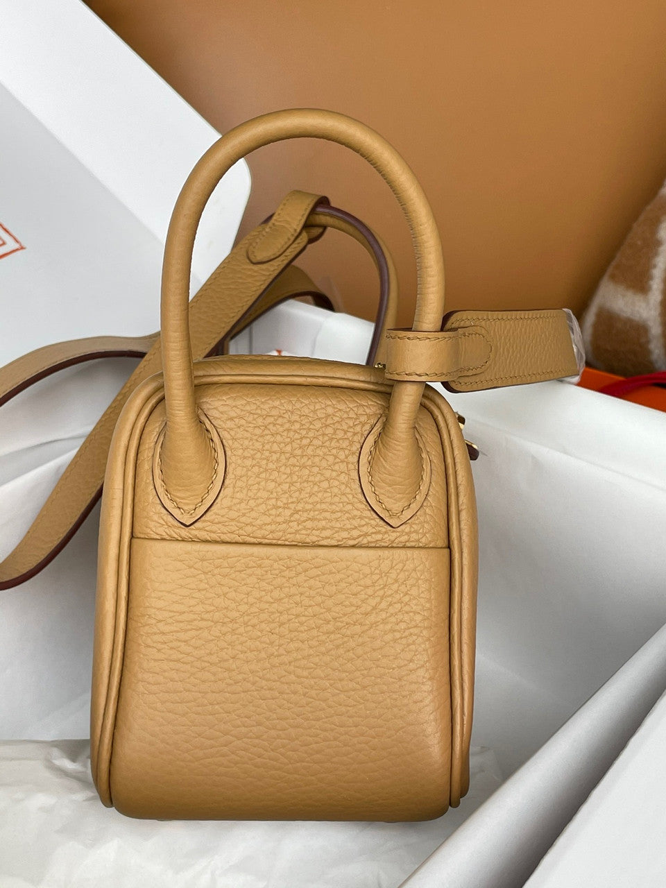 Hermes Mini Lindy 20cm Bag Biscuit Togo Leather Gold  Hardware