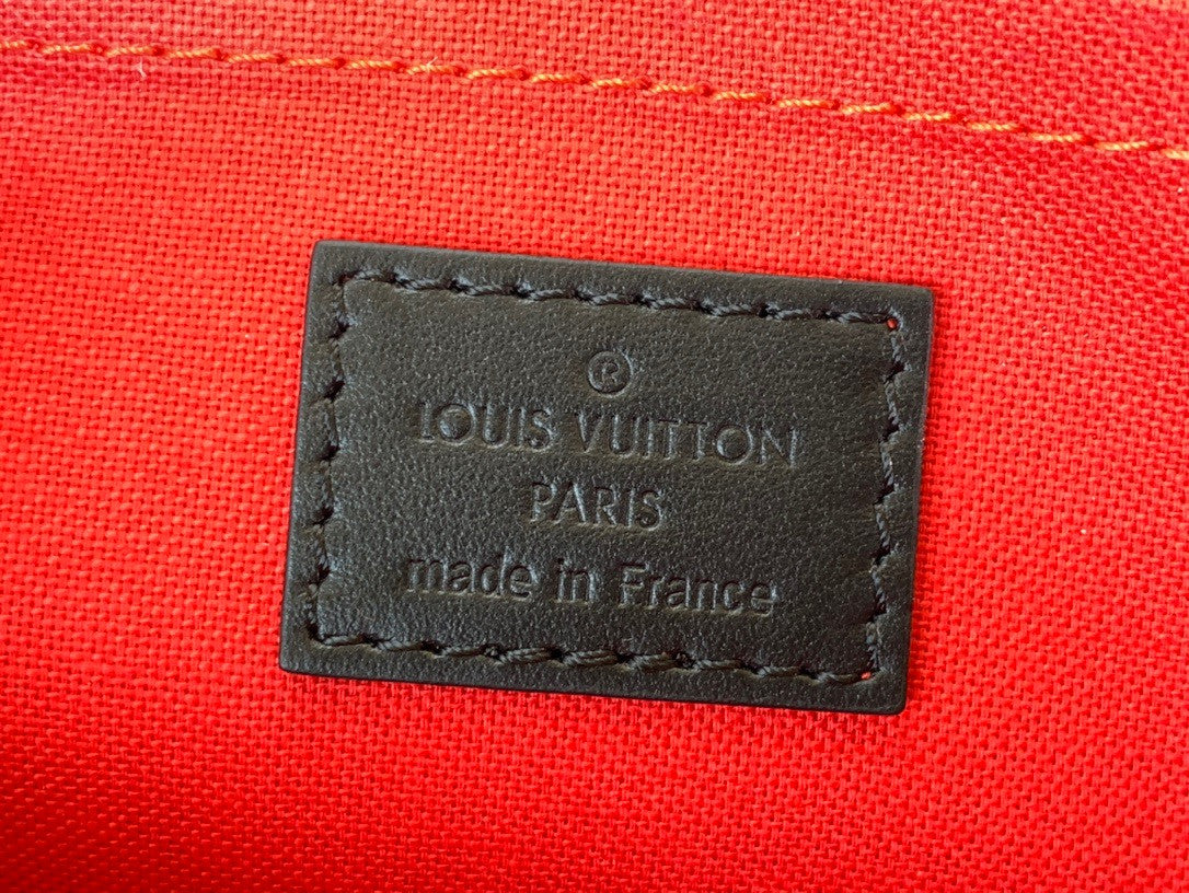 Louis Vuitton M46653 OnTheGo East West