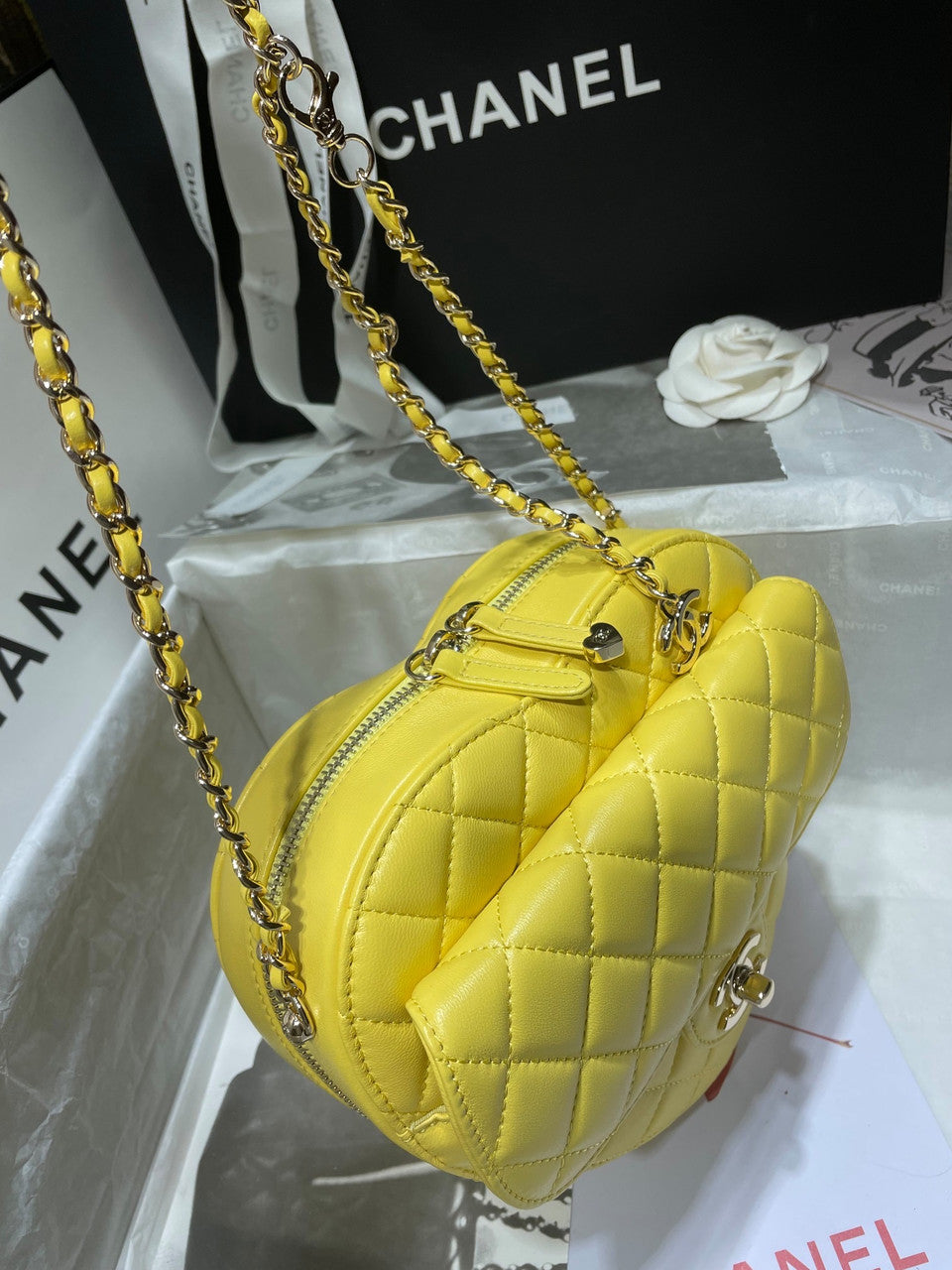 Chanel Yellow heart-shaped quilted crossbody bag (Chanel Spring-Summer 2022 Runway Bag Collection)