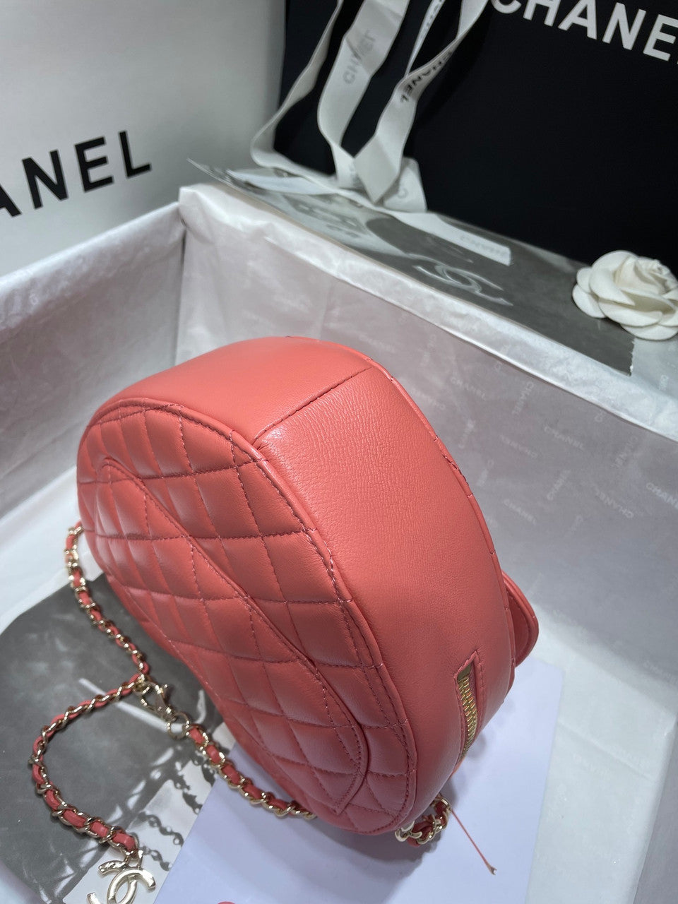 Chanel heart-shaped quilted crossbody bag (Chanel Spring-Summer 2022 Runway Bag Collection)