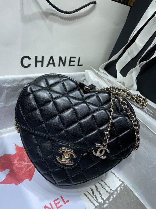 Chanel Black heart-shaped quilted crossbody bag (Chanel Spring-Summer 2022 Runway Bag Collection)