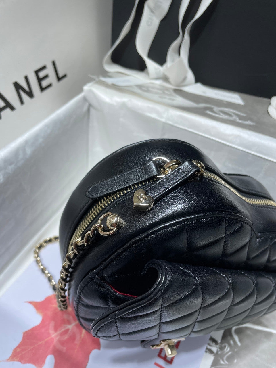 Chanel Black heart-shaped quilted crossbody bag (Chanel Spring-Summer 2022 Runway Bag Collection)