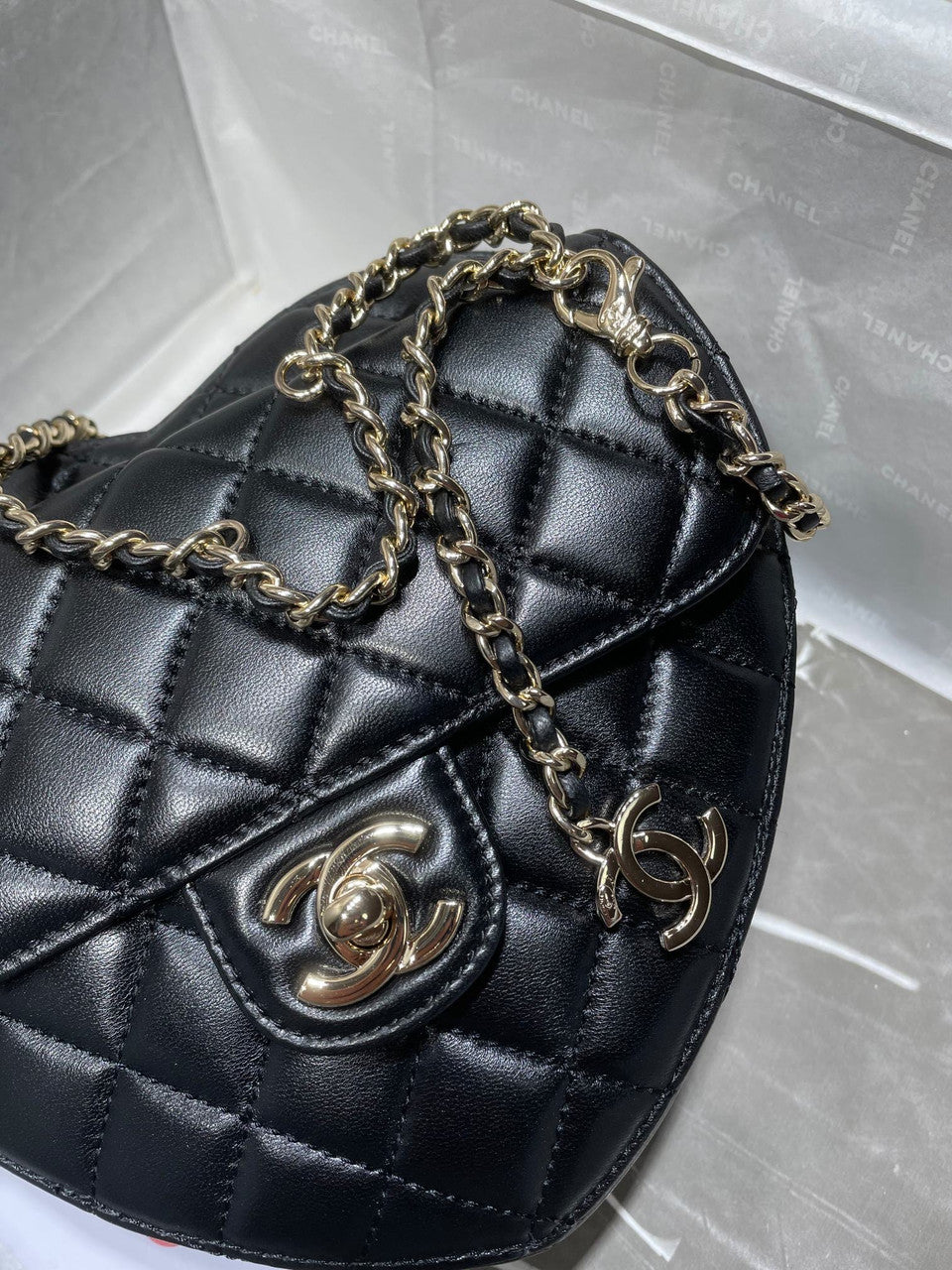Chanel Black heart-shaped quilted crossbody bag (Chanel Spring-Summer 2022 Runway Bag Collection)
