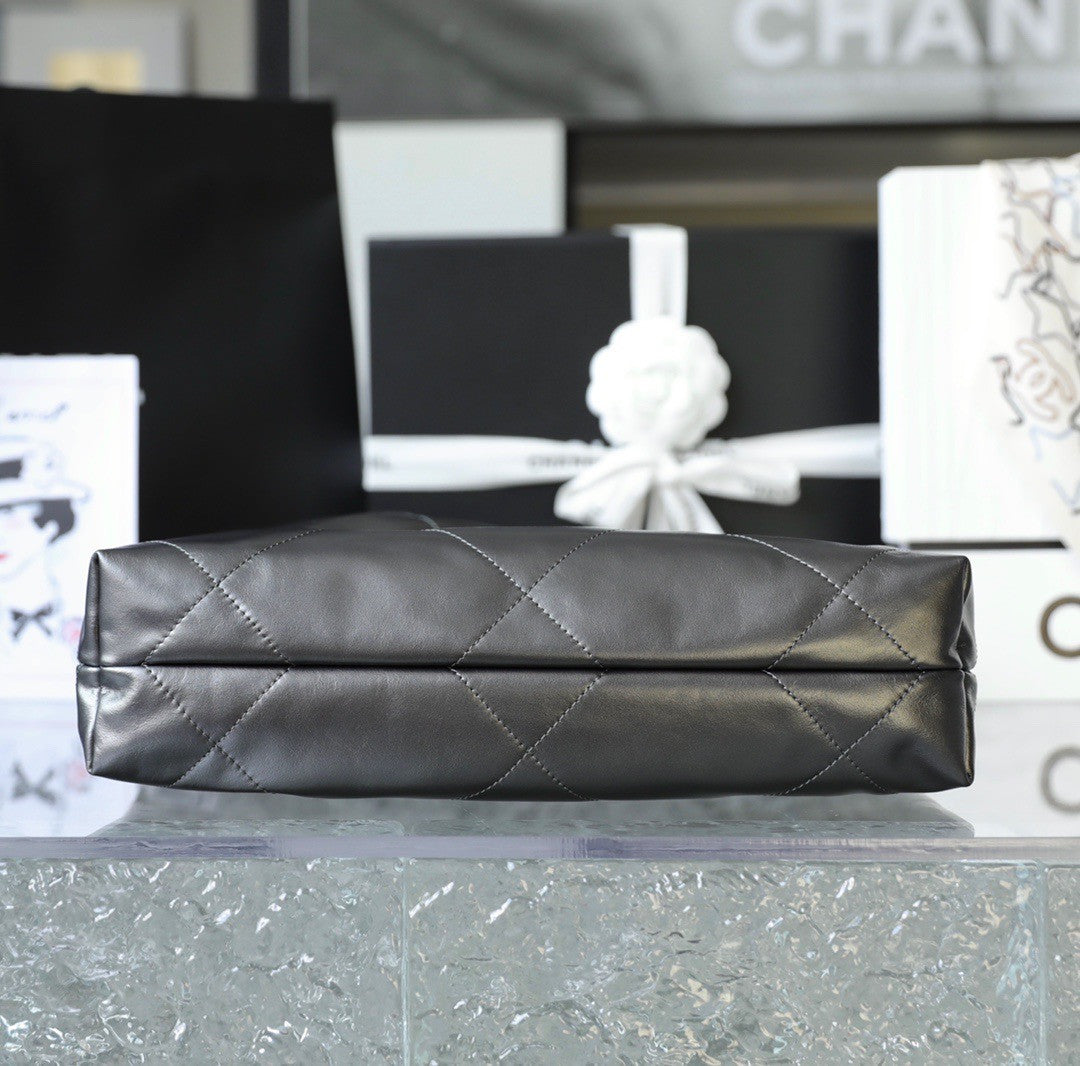 CHANEL 22 HANDBAG Ruthenium Medium AW 2022