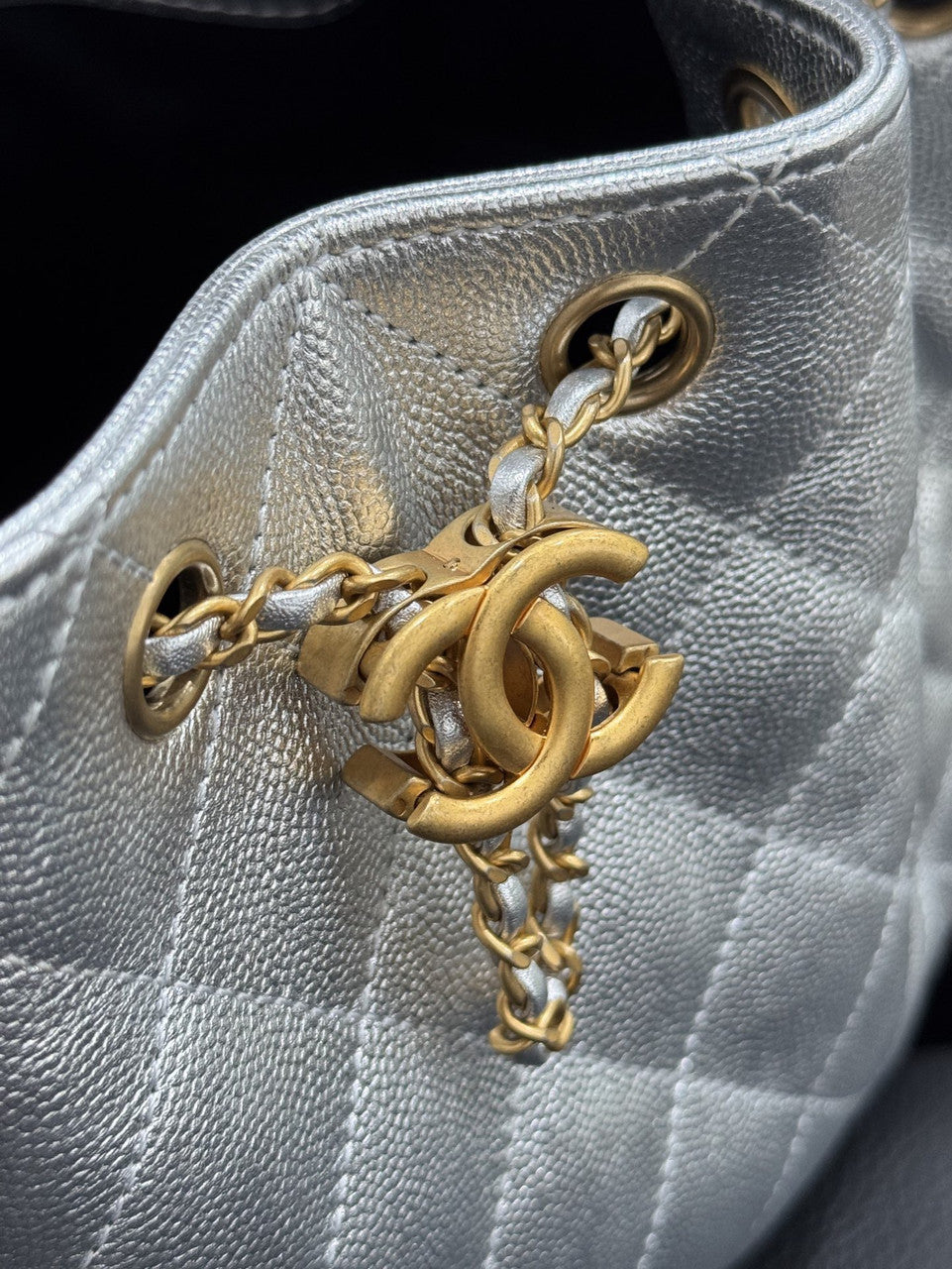 CHANEL 25 SMALL HANDBAG   Metallic Grained Calfskin & Gold Metal  Silvery