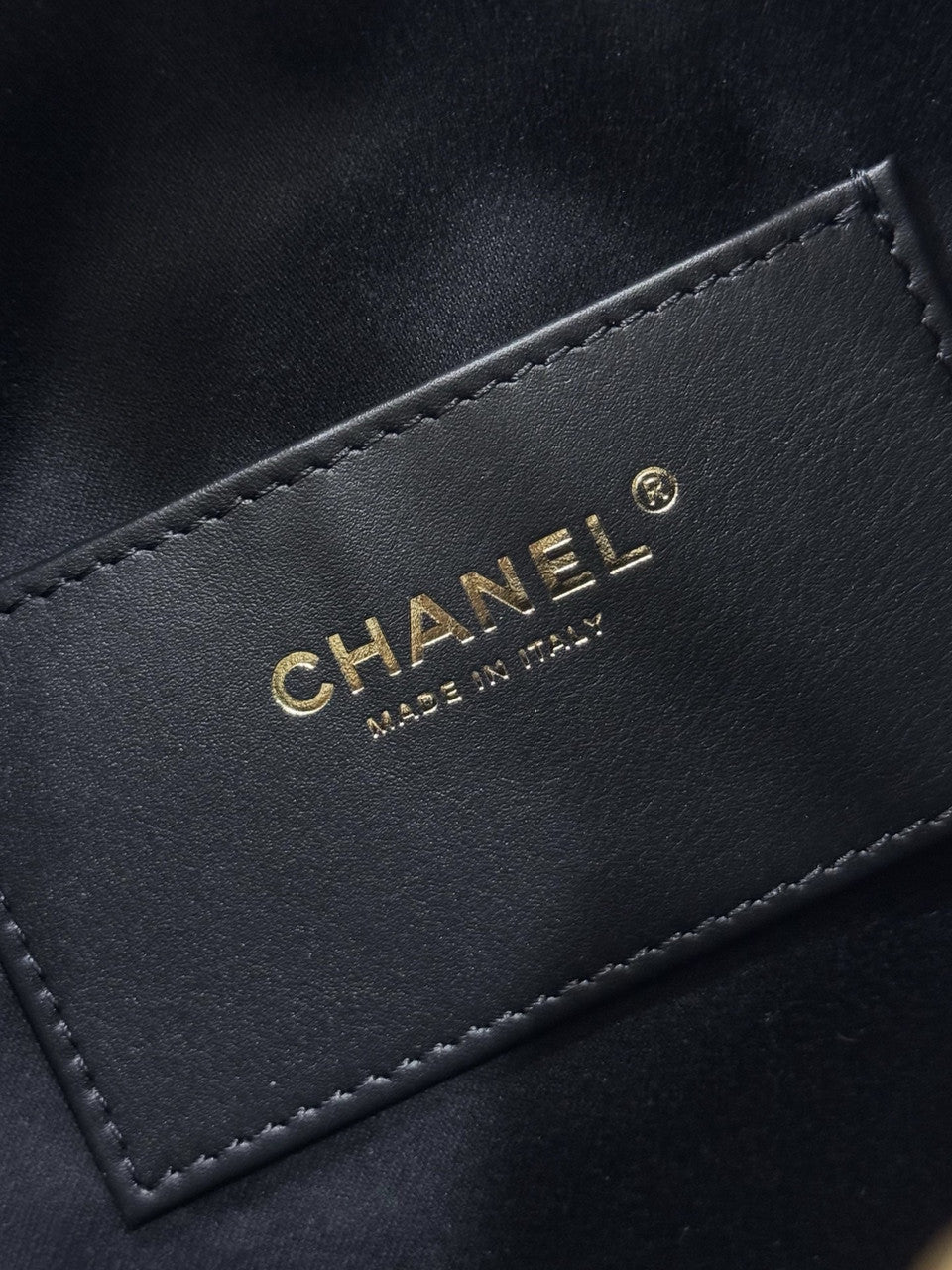 CHANEL 25 SMALL HANDBAG   Metallic Grained Calfskin & Gold Metal  Silvery