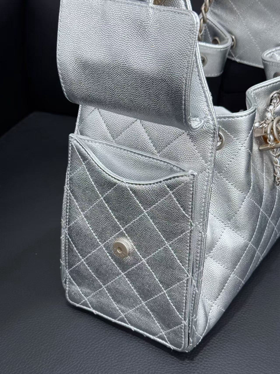 CHANEL 25 SMALL HANDBAG   Metallic Grained Calfskin & Gold Metal  Silvery