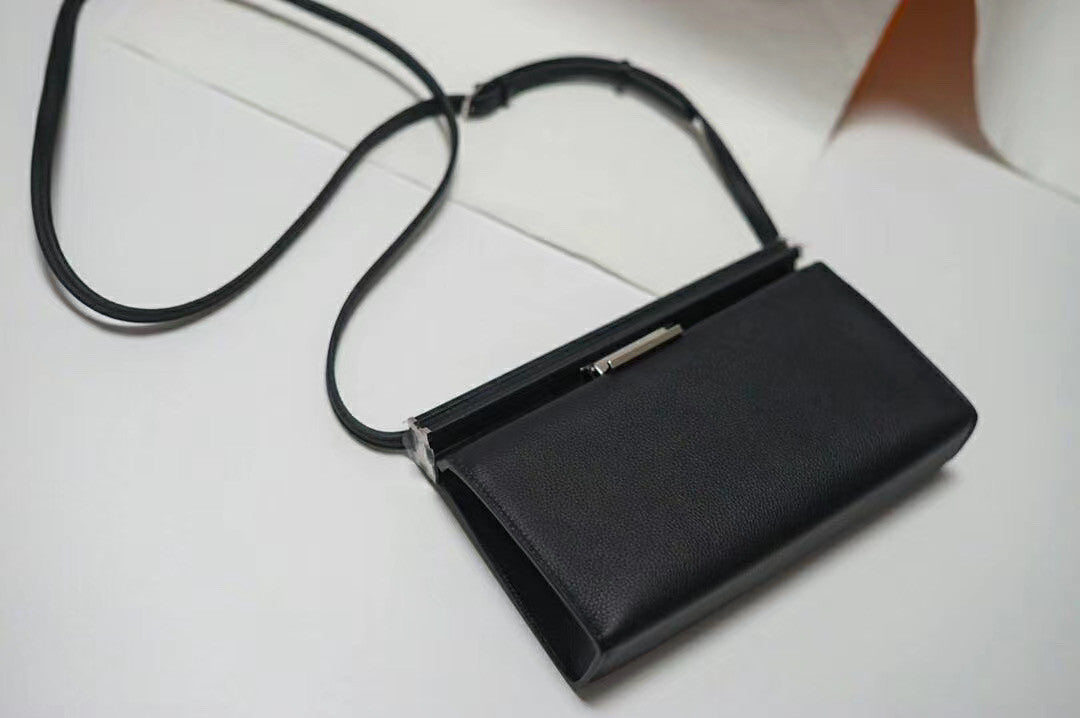 Hermes Clic-H 21 bag Black Evercolor calfskin  with Palladium hardwares