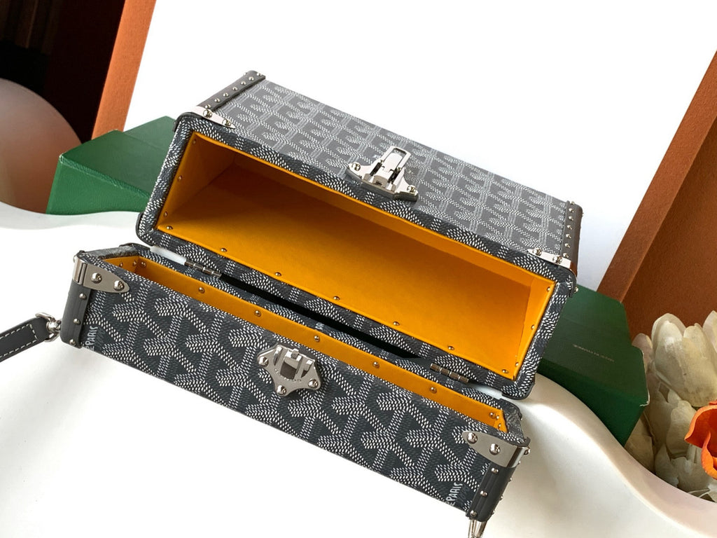 Goyard Goyardine Grey Cassette Trunk Clutch/Shoulder Bag Palladium Hardware Goyard