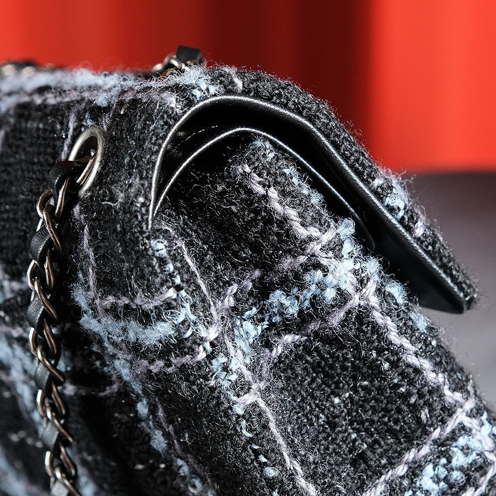 CHANEL FALL-WINTER 2024/25   CLASSIC 11.12 HANDBAG   Wool Tweed