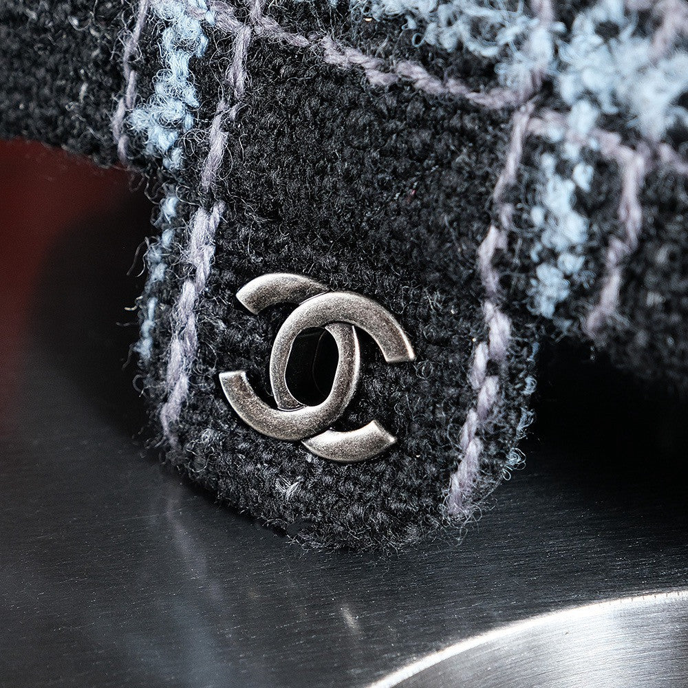 CHANEL FALL-WINTER 2024/25   CLASSIC 11.12 HANDBAG   Wool Tweed