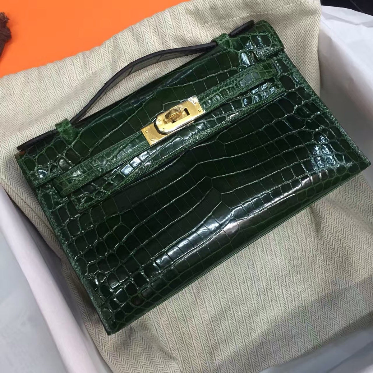 Hermes Cyprus SF067 Mini Kelly Pochette Gator Shine with Gold Hardware