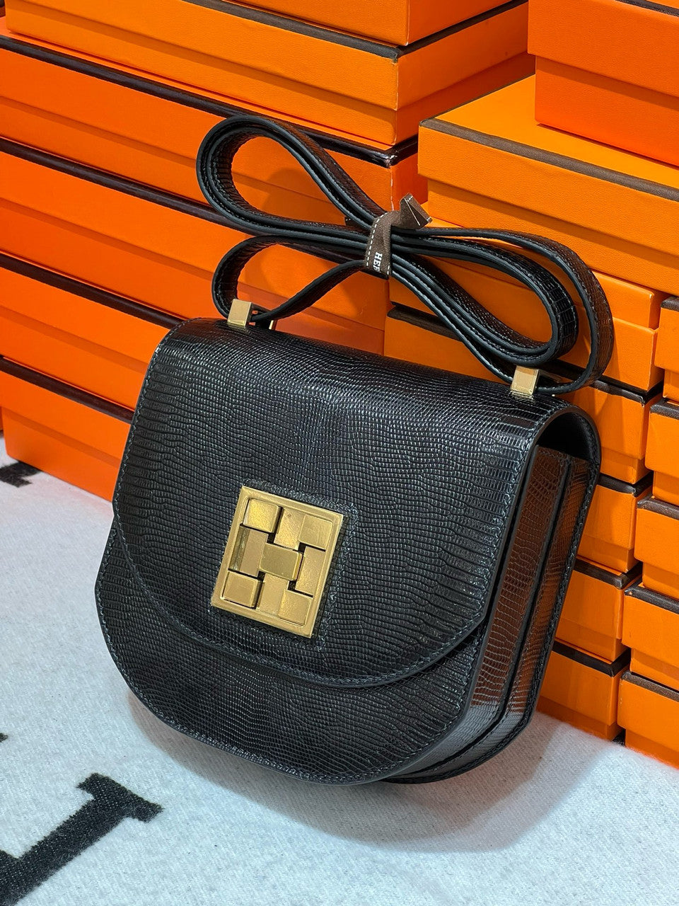 Hermès Ombre Shiny Black Lizard Mosaique Au 24-17 with Gold Hardware Hermes