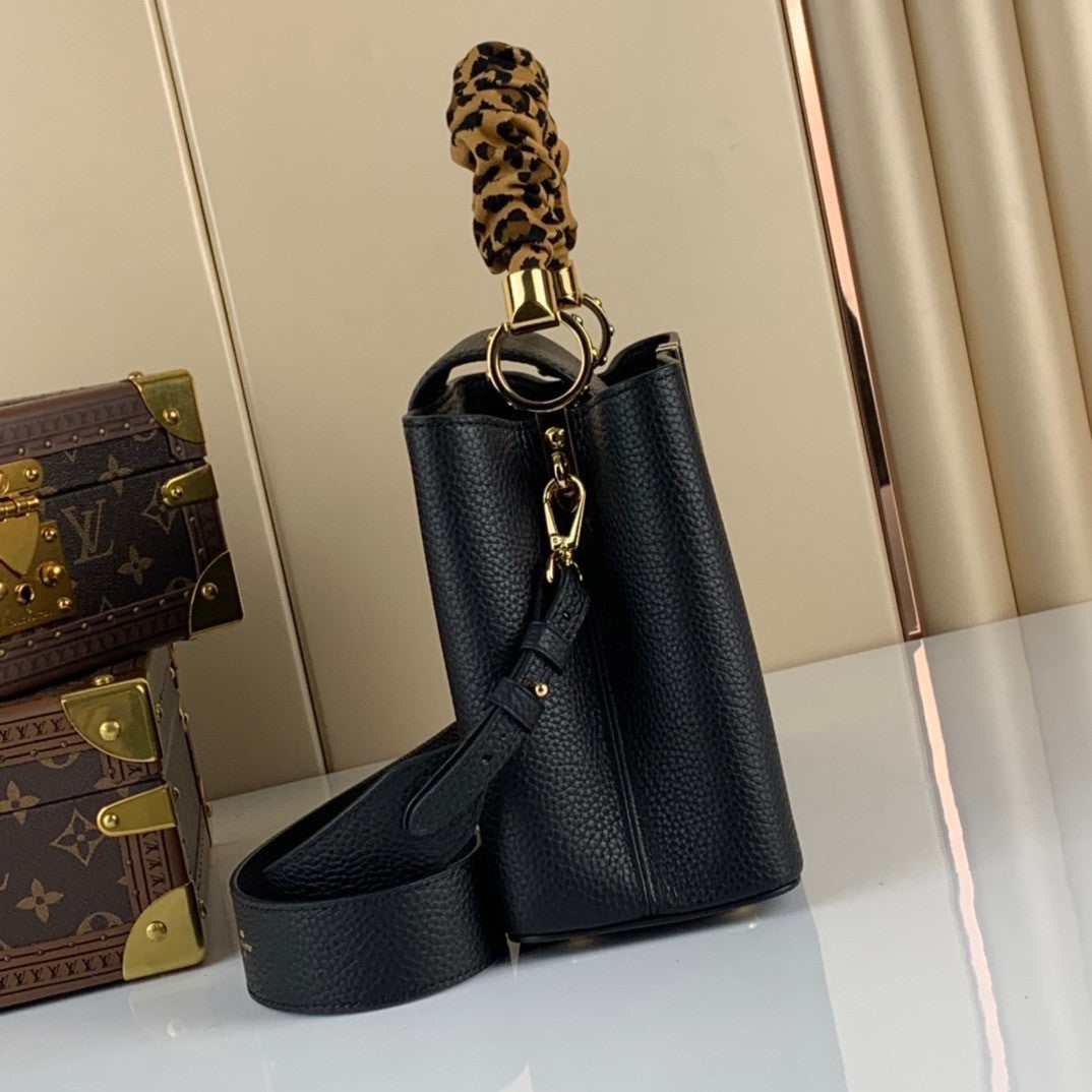 Louis Vuitton M58732  CAPUCINES MM BAG