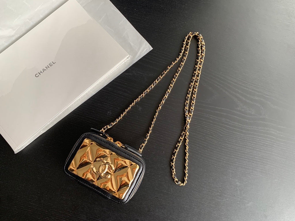 Chanel CLUTCH WITH CHAIN