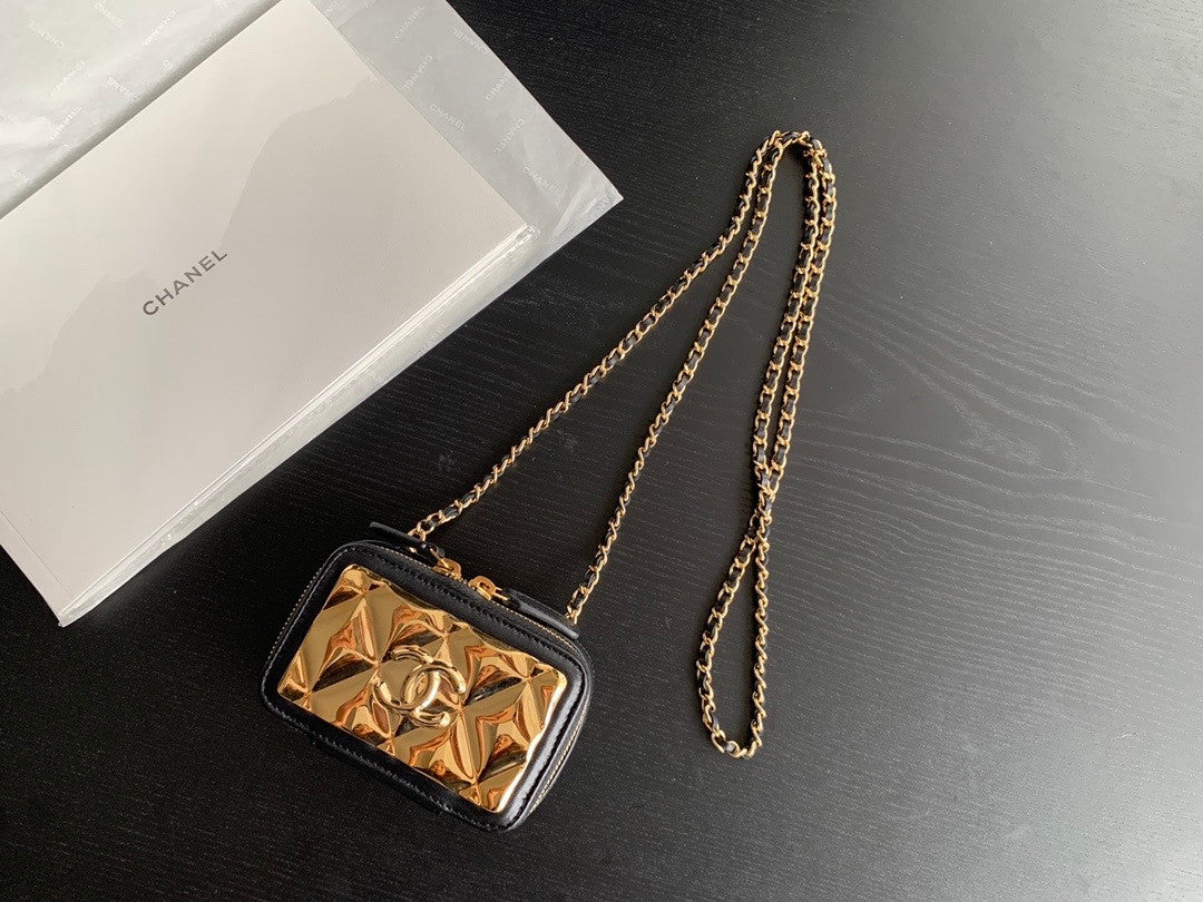 Chanel CLUTCH WITH CHAIN