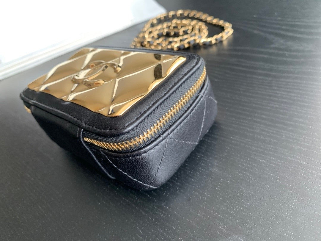 Chanel CLUTCH WITH CHAIN